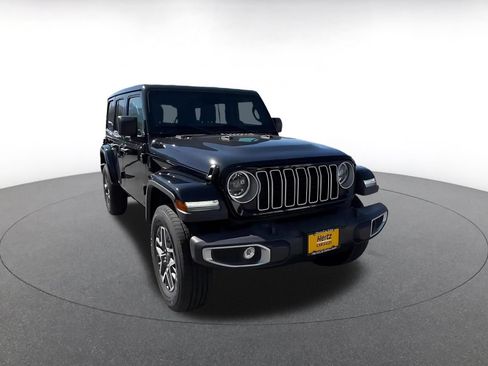 Used 2025 Jeep Wrangler Unlimited Sahara AWD/4WD image 3