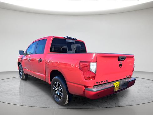 Used 2022 Nissan Titan SV AWD/4WD image 5
