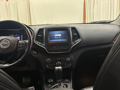 Used 2021 Jeep Cherokee Latitude Plus AWD/4WD image 18