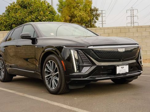 Certified 2024 Cadillac Lyriq Sport w/ LPO, Floor Liner Package AWD/4WD image 5