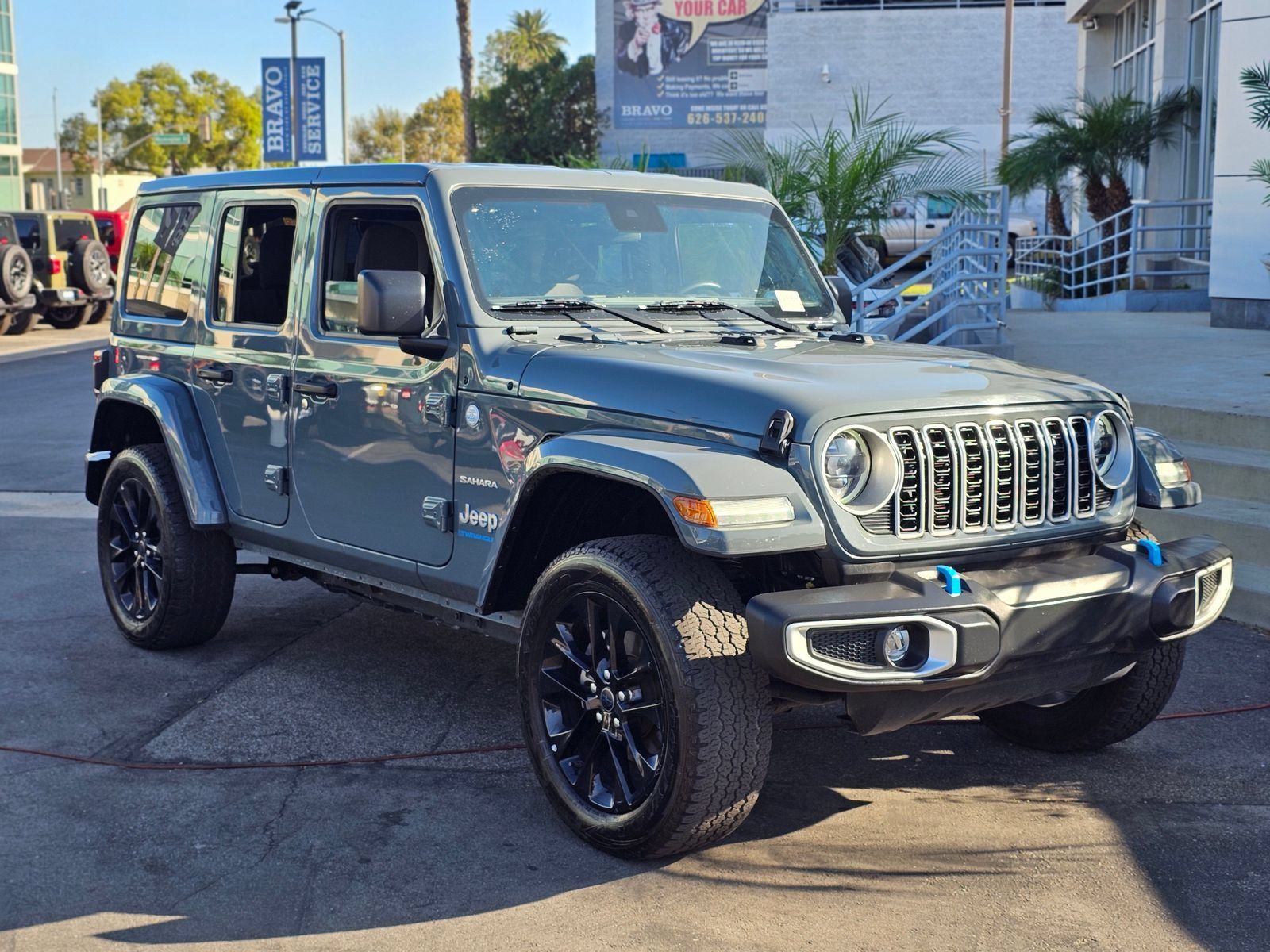 Used 2024 Jeep Wrangler Unlimited Sahara AWD/4WD image 5