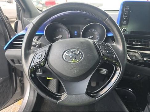 Used 2020 Toyota C-HR XLE FWD image 5