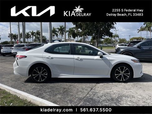 Used 2020 Toyota Camry SE w/ Convenience Package image 2