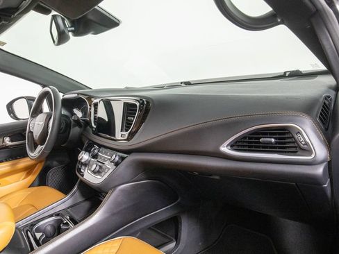 Used 2021 Chrysler Pacifica Pinnacle FWD image 19