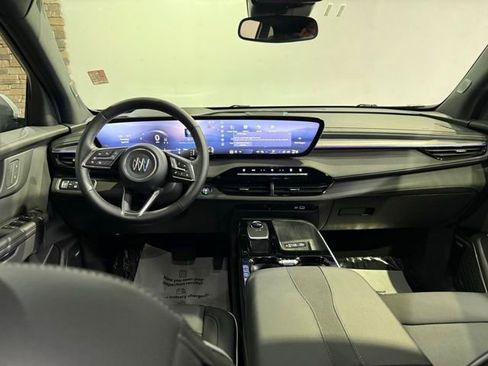 Used 2025 Buick Enclave Preferred AWD/4WD image 24