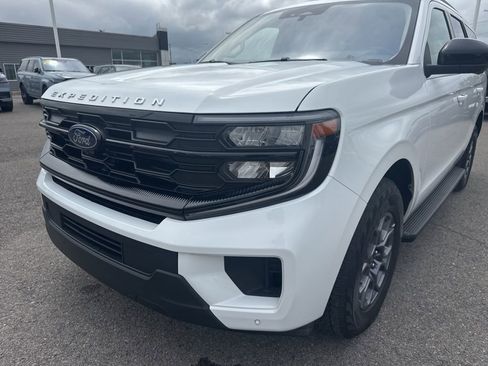 Used 2025 Ford Expedition Active AWD/4WD image 25