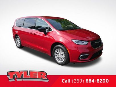 New 2026 Chrysler Pacifica Select