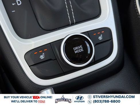 Certified 2025 Hyundai Venue Limited image 29