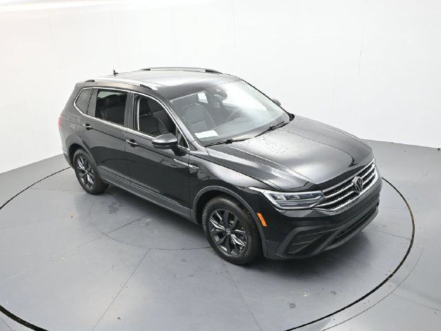 Used 2023 Volkswagen Tiguan SE FWD image 38