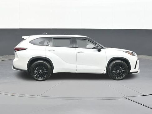 Used 2025 Toyota Highlander XSE AWD/4WD image 16