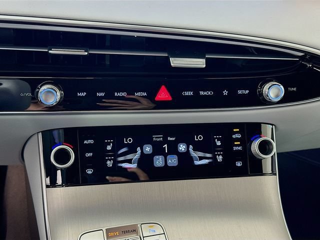 New 2026 Genesis GV70 2.5T Advanced AWD/4WD image 14