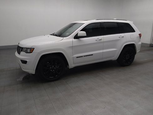 Used 2019 Jeep Grand Cherokee Altitude RWD image 2
