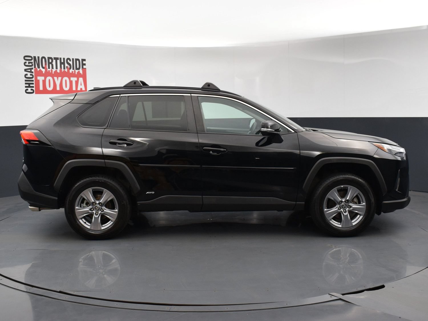 Used 2022 Toyota RAV4 XLE AWD/4WD image 5