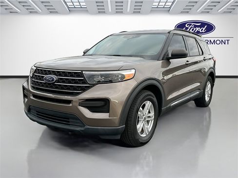 Used 2021 Ford Explorer XLT image 3