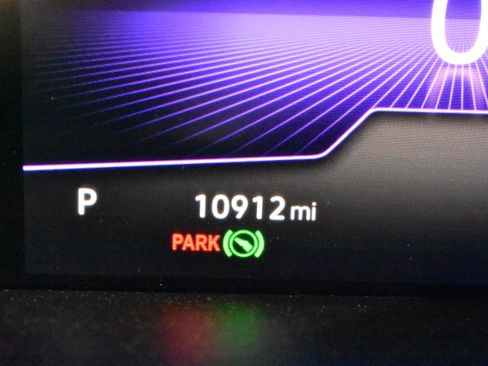 Used 2024 Volkswagen Tiguan SE R-Line image 38