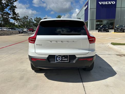 Certified 2025 Volvo EX40 Core AWD/4WD image 5