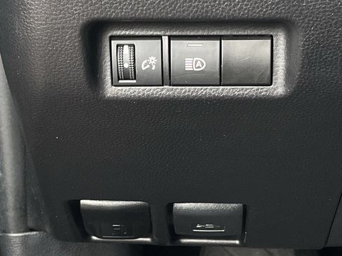 Used 2025 Toyota RAV4 XLE AWD/4WD image 20