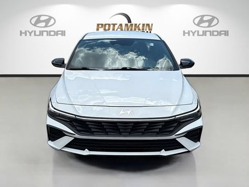 Certified 2025 Hyundai Elantra Sport FWD image 2
