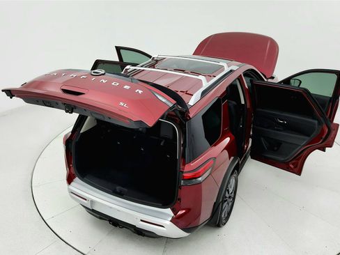 Used 2024 Nissan Pathfinder SL w/ SL Premium Package FWD image 23