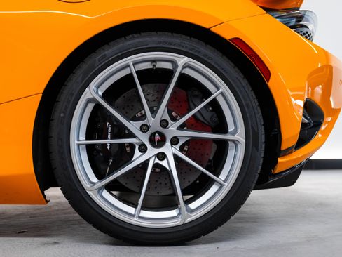 Used 2025 McLaren 750S RWD image 11