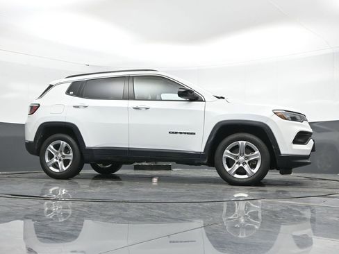 Used 2023 Jeep Compass Latitude image 43