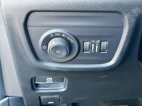 Used 2023 Jeep Grand Cherokee L Limited AWD/4WD image 23