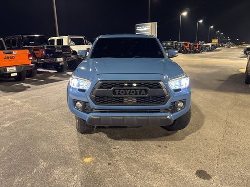 Used 2019 Toyota Tacoma TRD Off-Road image 7