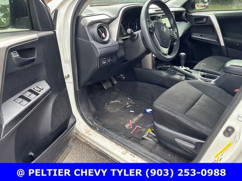 Used 2018 Toyota RAV4 LE FWD image 11