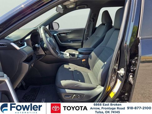 Used 2024 Toyota RAV4 SE AWD/4WD image 10