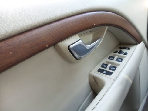 Used 2009 Volvo XC70 3.2 image 13