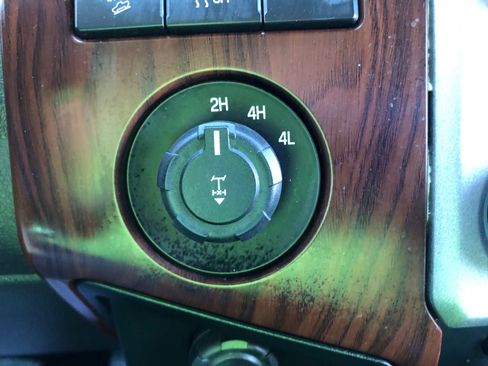 Used 2014 Ford F350 Lariat w/ Lariat Interior Package image 27