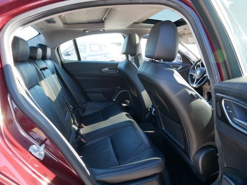 Used 2018 Alfa Romeo Giulia AWD image 18