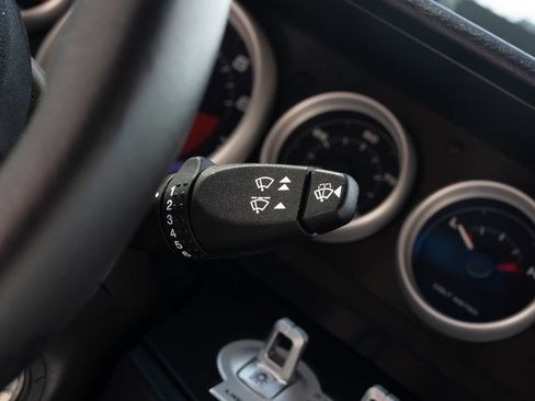 Used 2005 Ford GT RWD image 21