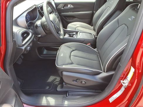 New 2027 Chrysler Pacifica Limited AWD/4WD image 12