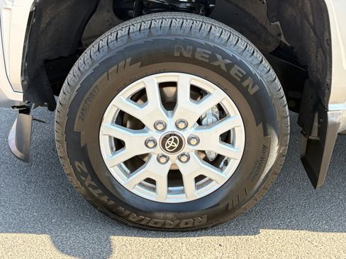 Used 2025 Toyota Tacoma SR5 AWD/4WD image 26