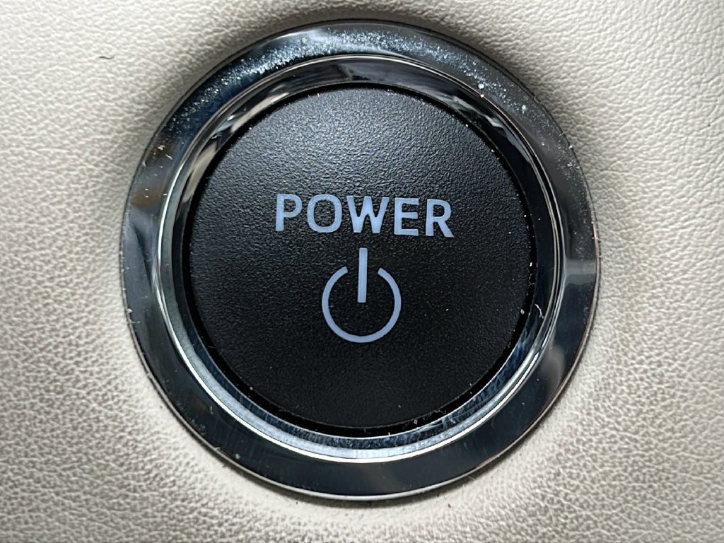 Used 2023 Toyota Highlander Platinum FWD image 28