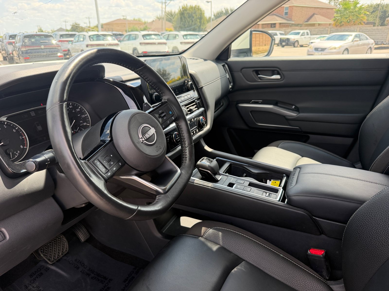 Used 2023 Nissan Pathfinder SL w/ Black Appearance Package FWD image 23