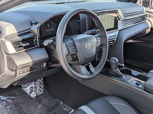 Used 2025 Toyota Camry SE image 10