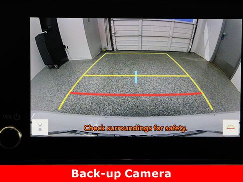 Used 2025 Toyota Camry SE image 21