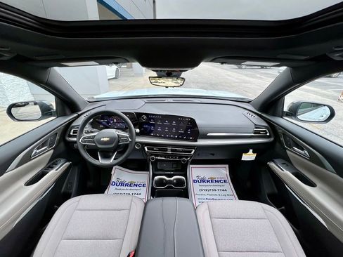 New 2026 Chevrolet Traverse LT w/ Sun and Wheel Package image 2