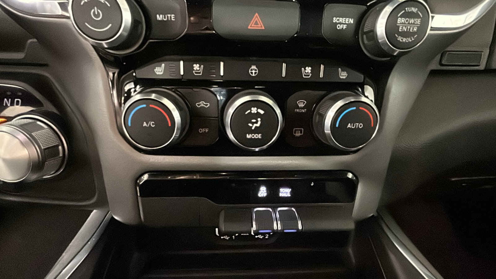 Used 2024 RAM 1500 Laramie AWD/4WD image 27