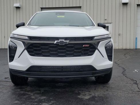 Used 2024 Chevrolet Trax RS image 2