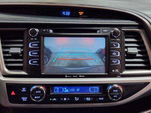 Used 2019 Toyota Highlander XLE FWD image 37