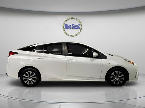 Used 2022 Toyota Prius LE image 6