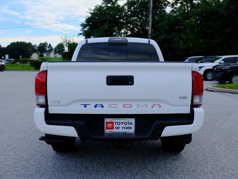 Used 2017 Toyota Tacoma TRD Sport w/ Tow Package (A/T) AWD/4WD image 4