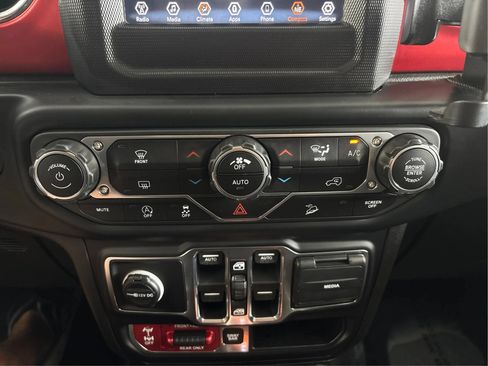 Used 2019 Jeep Wrangler Unlimited Rubicon w/ LED Lighting Group AWD/4WD image 36