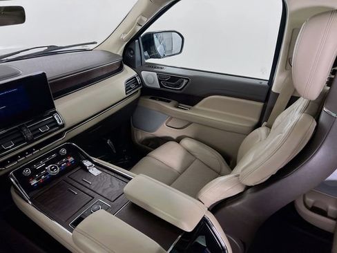 Used 2022 Lincoln Navigator L Reserve image 24