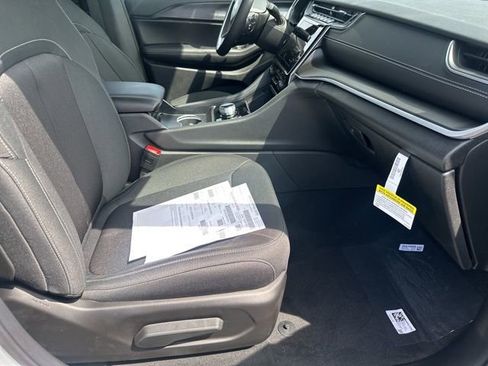 New 2025 Jeep Grand Cherokee L Laredo w/ Luxury Tech Group I image 18