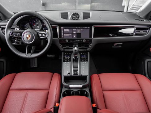 Certified 2026 Porsche Macan image 12