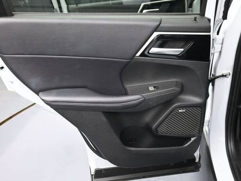 Used 2025 Mitsubishi Outlander SE FWD image 27